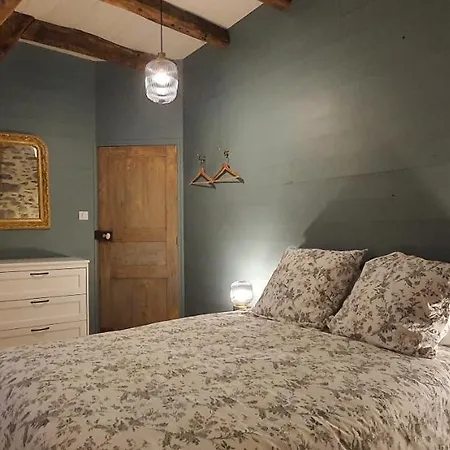 Vakantiehuis Maison Typique Des Monts Du Cantal Marmanhac