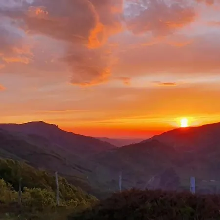 Maison Typique Des Monts Du Cantal Vakantiehuis