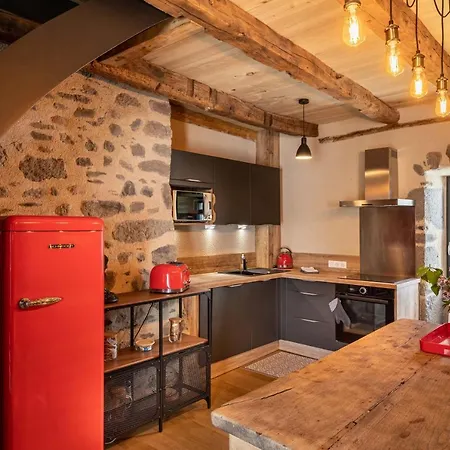 Vakantiehuis Maison Typique Des Monts Du Cantal *