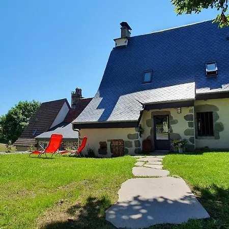 Maison Typique Des Monts Du Cantal * Marmanhac