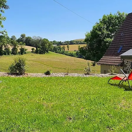 Maison Typique Des Monts Du Cantal Vakantiehuis