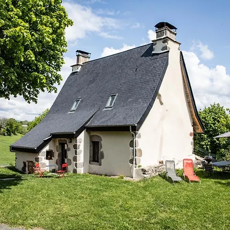 Maison Typique Des Monts Du Cantal Vakantiehuis
