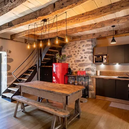 Maison Typique Des Monts Du Cantal