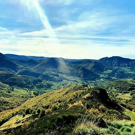 Maison Typique Des Monts Du Cantal *
